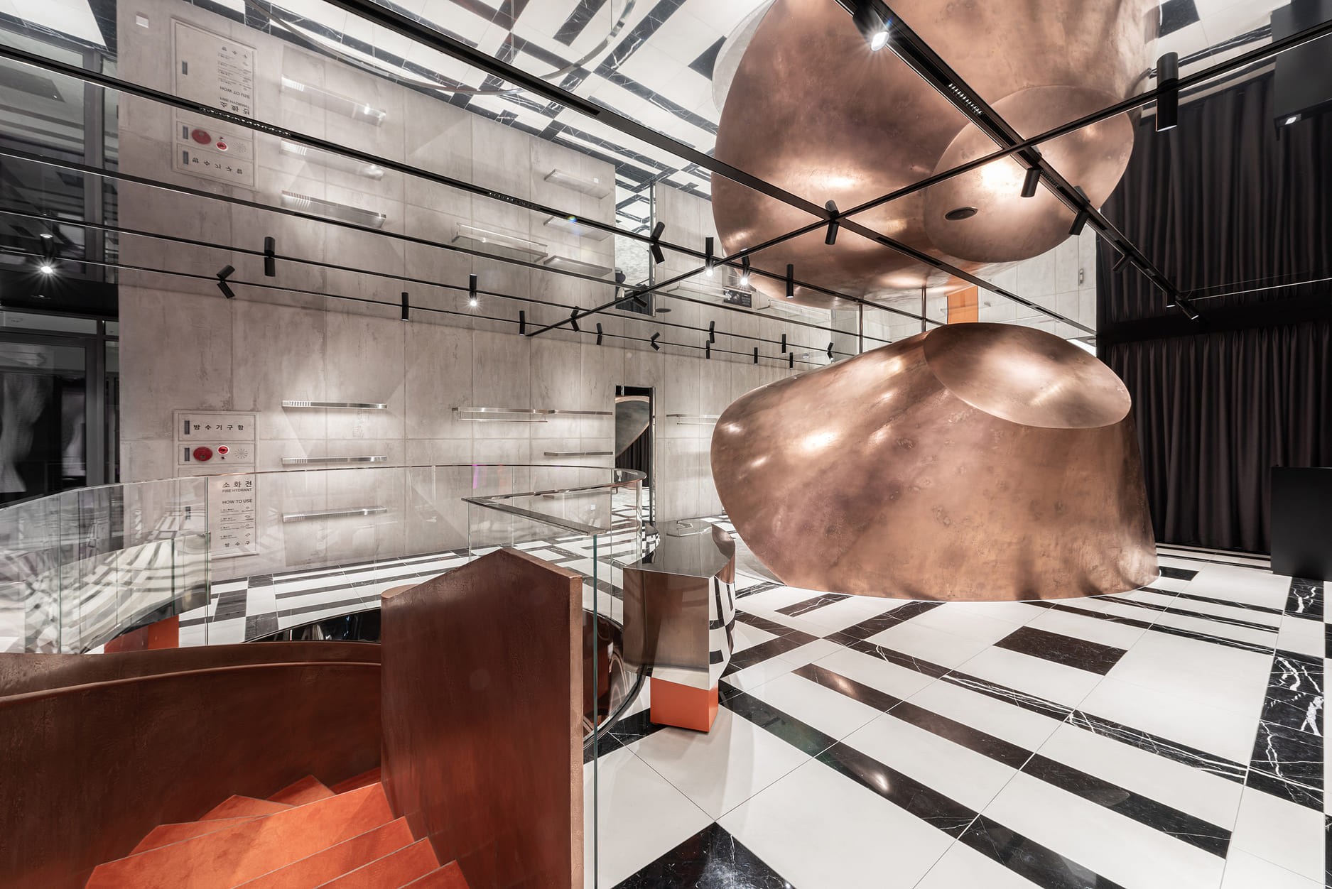 PIRETTI_FLAGSHIP STORE