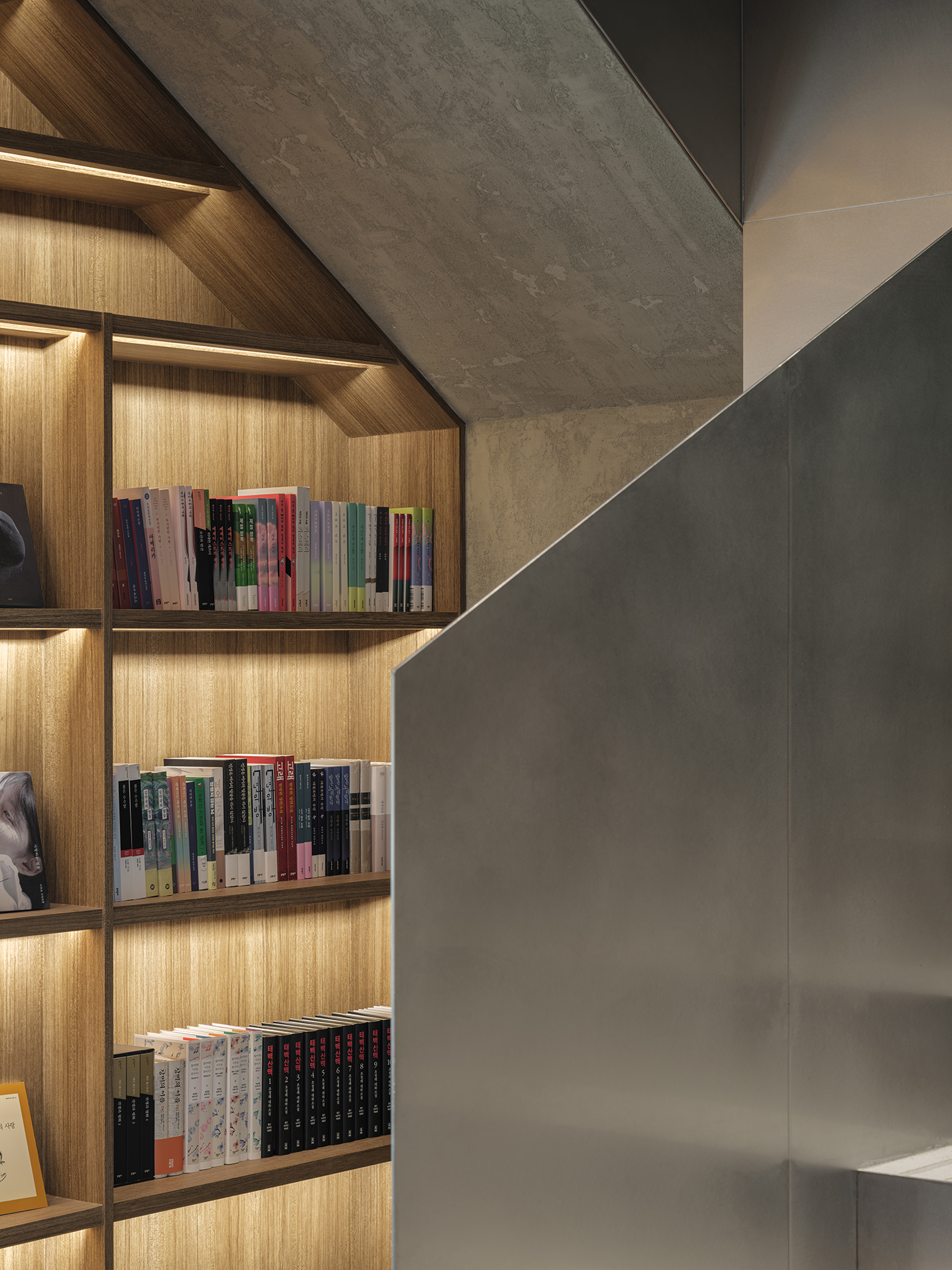 Salte LIBRARY_Seongsu Flagshipstore